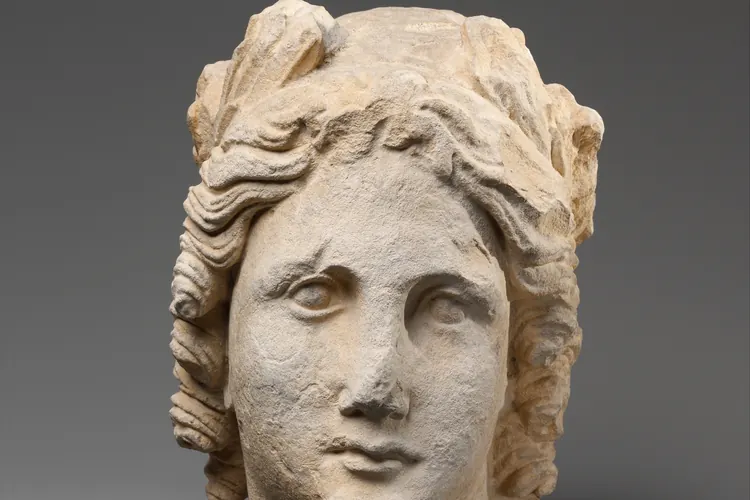 Известняковая голова Аполлона, середина III в. до н. э.